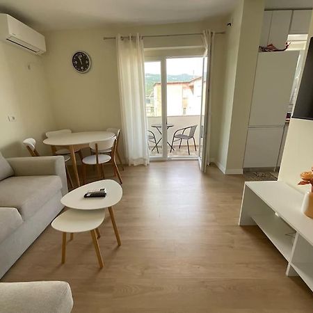 Spring Apartment In เปอร์เมต ภายนอก รูปภาพ
