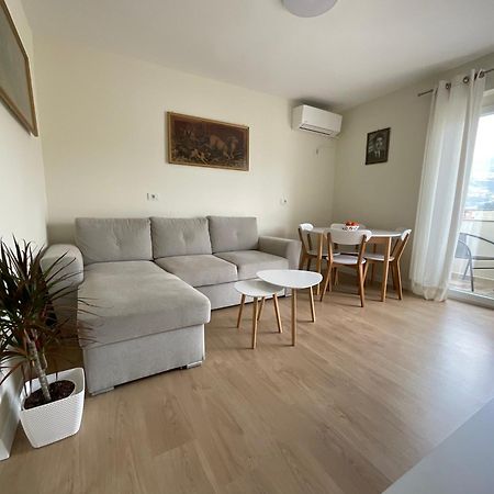 Spring Apartment In เปอร์เมต ภายนอก รูปภาพ