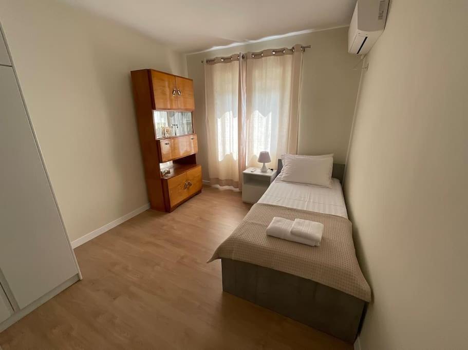 Spring Apartment In เปอร์เมต ภายนอก รูปภาพ