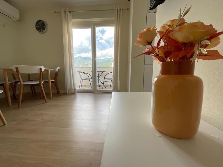 Spring Apartment In เปอร์เมต ภายนอก รูปภาพ