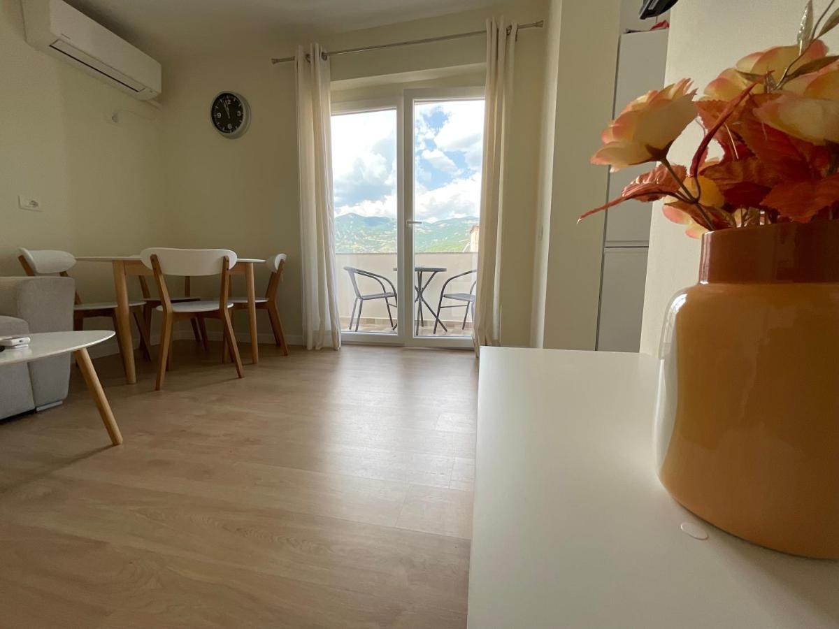 Spring Apartment In เปอร์เมต ภายนอก รูปภาพ