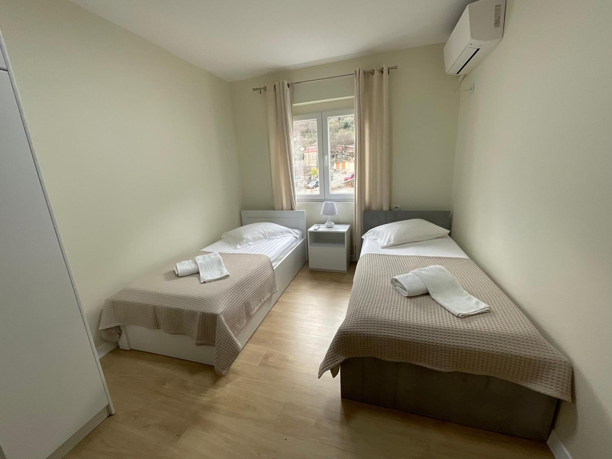 Spring Apartment In เปอร์เมต ภายนอก รูปภาพ