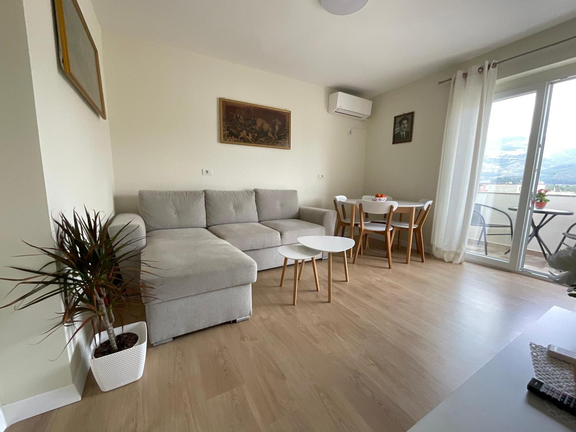 Spring Apartment In เปอร์เมต ภายนอก รูปภาพ