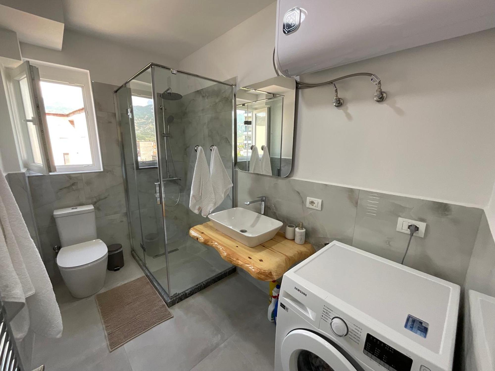 Spring Apartment In เปอร์เมต ภายนอก รูปภาพ